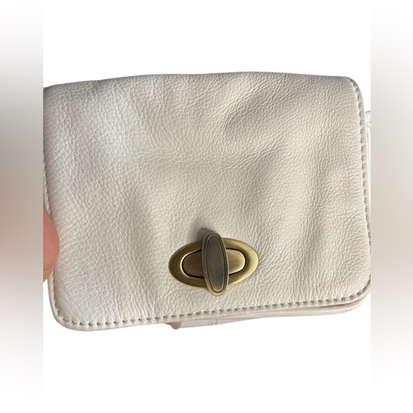 Crown Vintage Handbags - Crown Vintage women’s crossbody bag color cream off white preloved like new